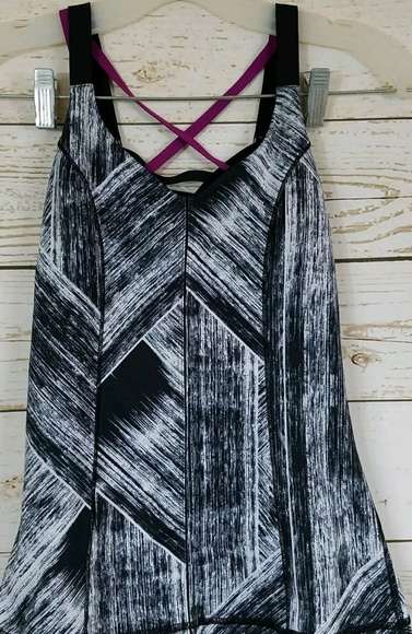 lululemon athletica Tops - Lululemon Hot To Street Tank